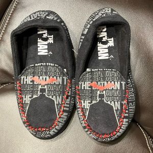 NWOT THE BATMAN Slippers size 5 Boys